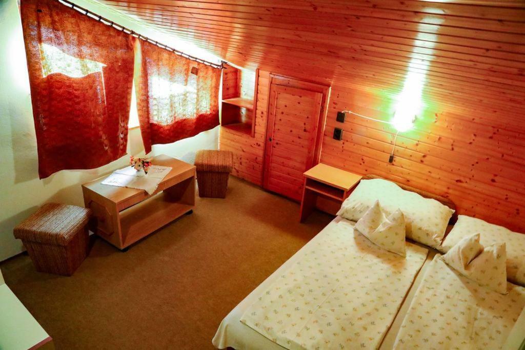 Jesolo Apartmanhaz Balatonkeresztúr Buitenkant foto
